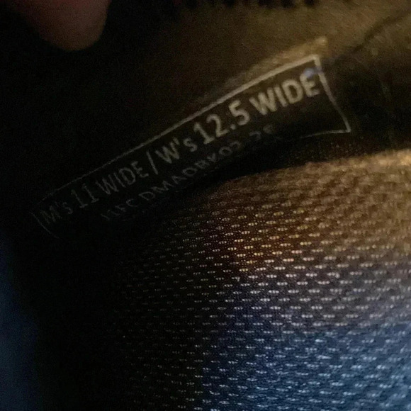 Kizik black sneakers - men’s 11 Wide or women’s 12.5 Wide - Picture 7 of 9